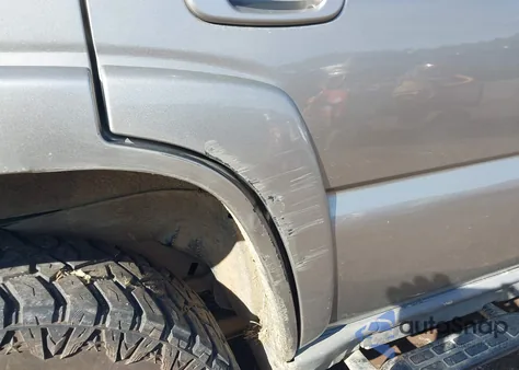 2002 Chevrolet Tahoe Z71 z USA, uszkodzony, nr VIN 1GNEK13Z22R264049